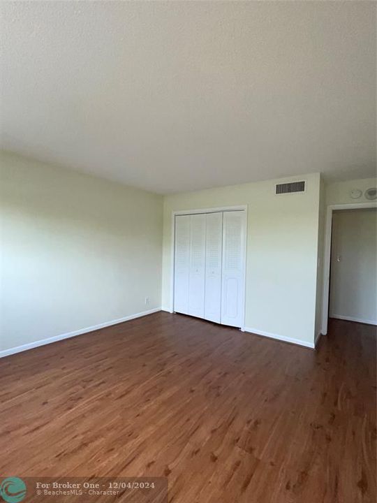 For Sale: $375,000 (2 beds, 2 baths, 1218 Square Feet)