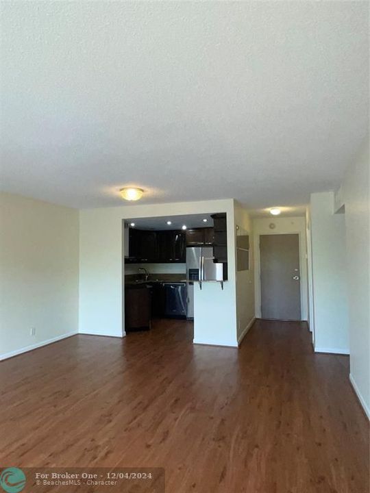 For Sale: $375,000 (2 beds, 2 baths, 1218 Square Feet)