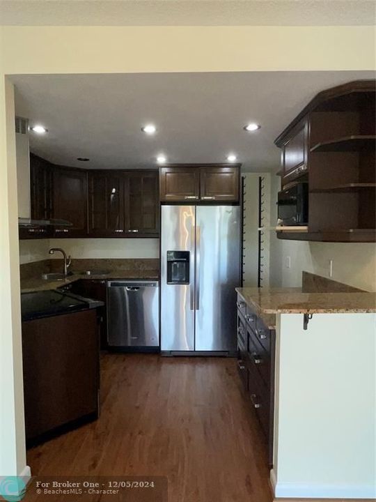 For Sale: $375,000 (2 beds, 2 baths, 1218 Square Feet)