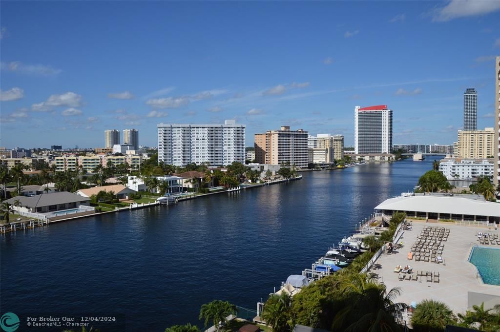 For Sale: $510,000 (2 beds, 2 baths, 1270 Square Feet)