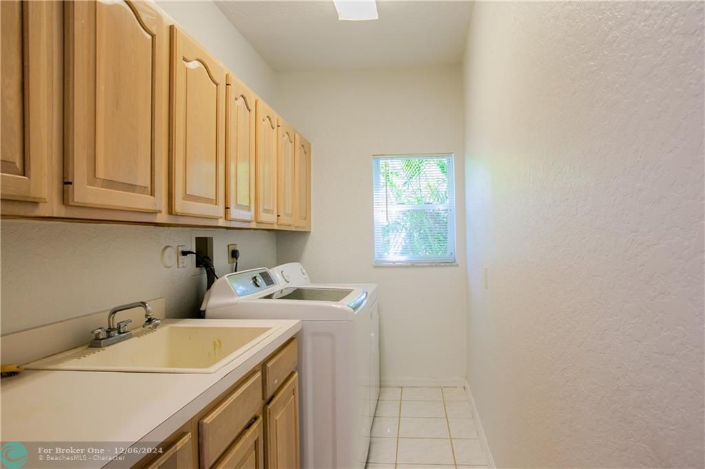 For Rent: $6,250 (4 beds, 2 baths, 2496 Square Feet)