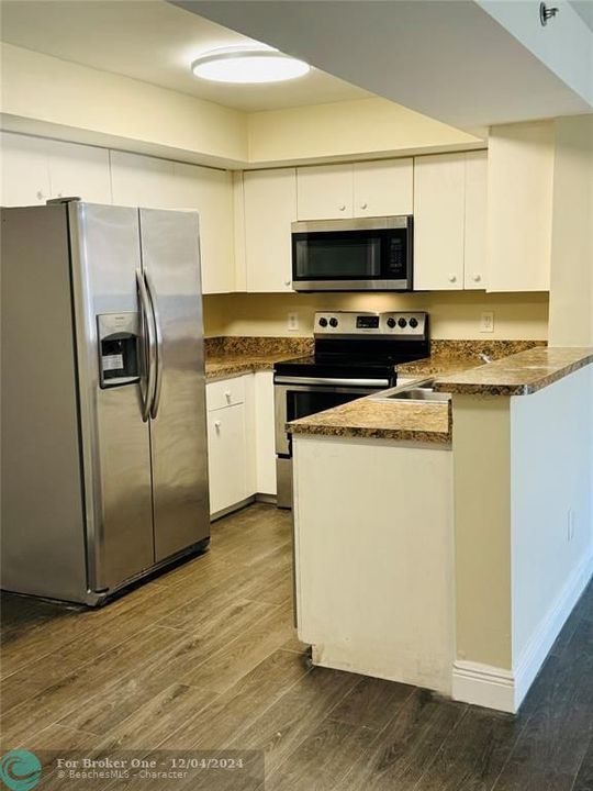 For Rent: $2,195 (2 beds, 2 baths, 1130 Square Feet)