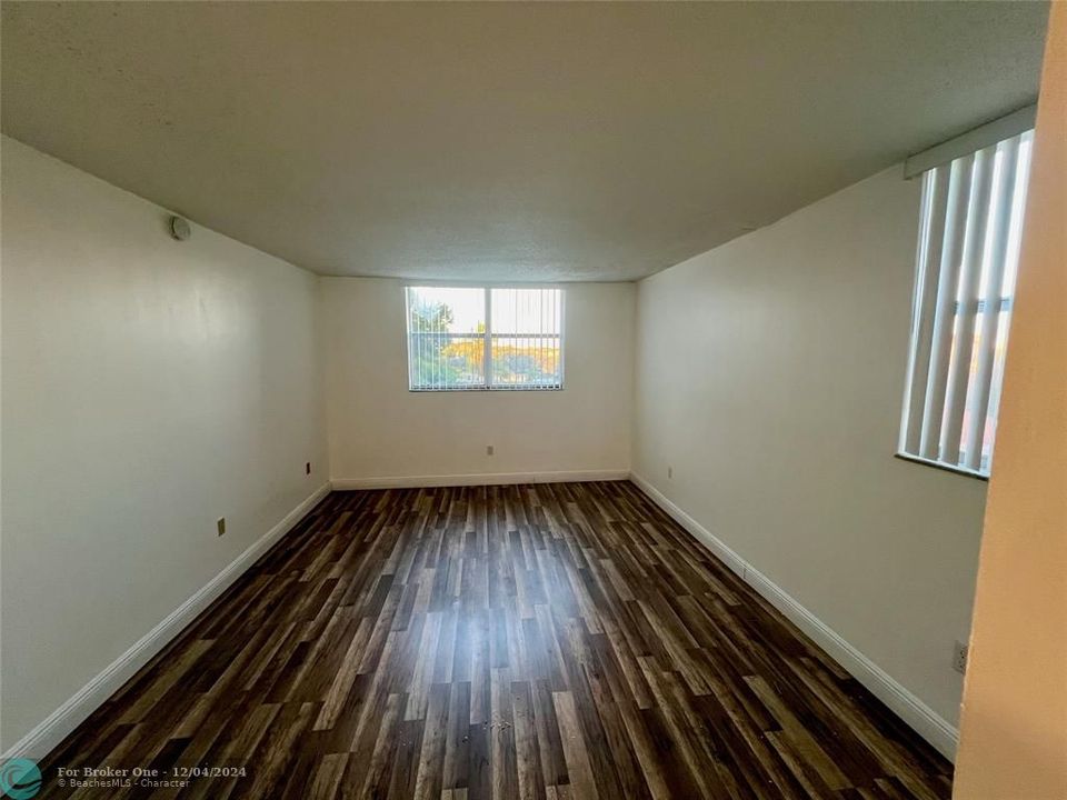 For Rent: $1,500 (1 beds, 1 baths, 830 Square Feet)