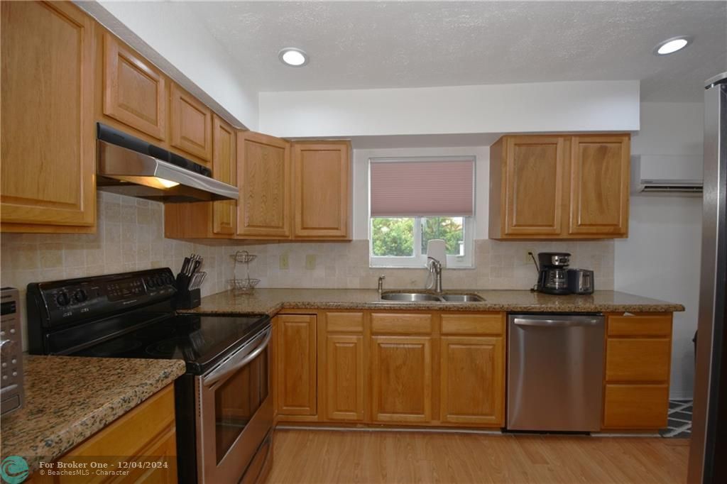 For Rent: $3,800 (3 beds, 2 baths, 1480 Square Feet)