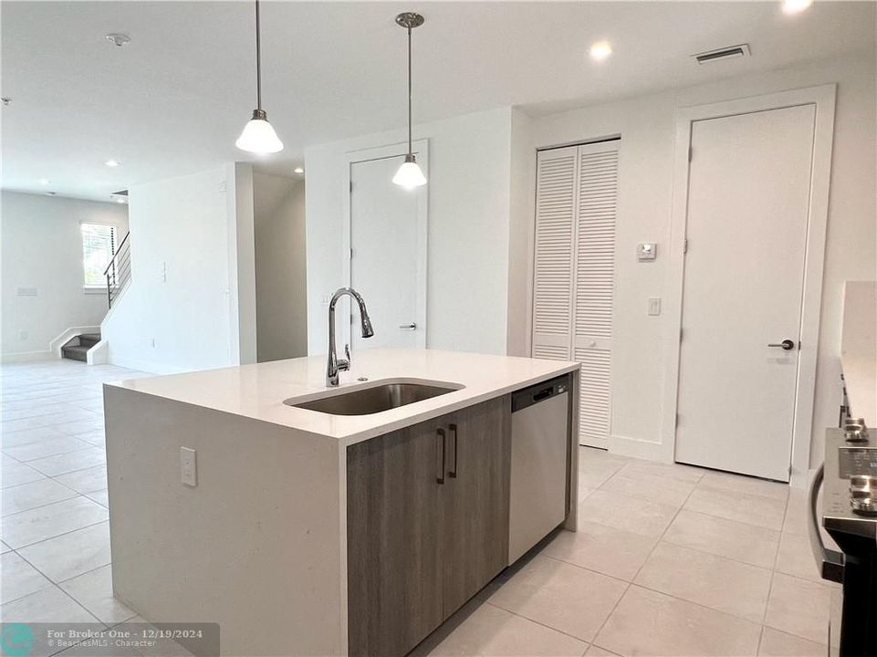 For Rent: $3,875 (2 beds, 2 baths, 2072 Square Feet)