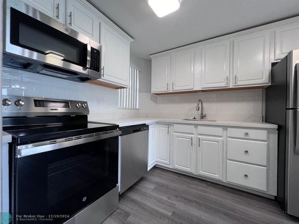 Active With Contract: $118,500 (1 beds, 1 baths, 800 Square Feet)