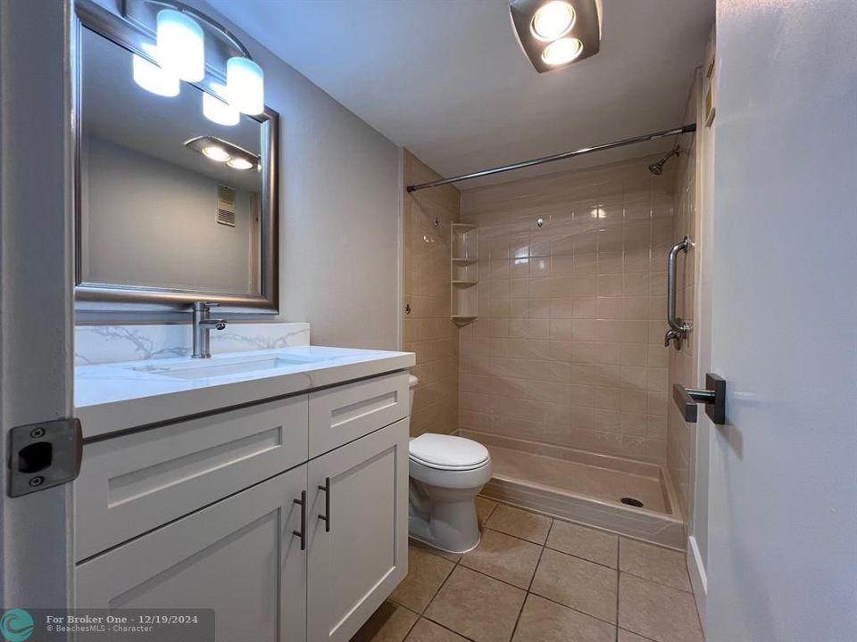 Active With Contract: $118,500 (1 beds, 1 baths, 800 Square Feet)