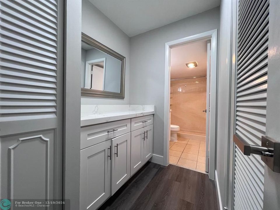 Active With Contract: $118,500 (1 beds, 1 baths, 800 Square Feet)