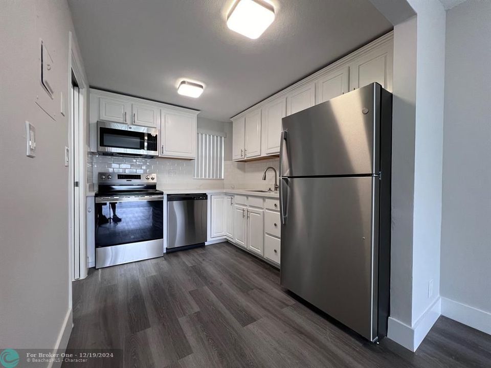 Active With Contract: $118,500 (1 beds, 1 baths, 800 Square Feet)