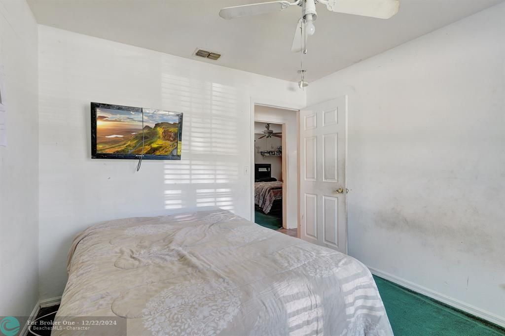 Active With Contract: $199,000 (3 beds, 2 baths, 1180 Square Feet)