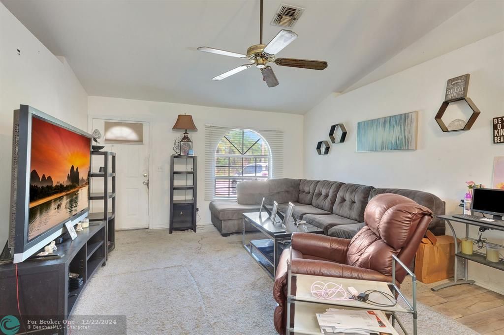 Active With Contract: $199,000 (3 beds, 2 baths, 1180 Square Feet)