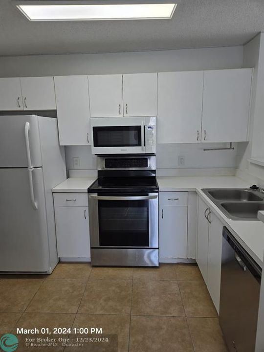 Active With Contract: $1,900 (1 beds, 1 baths, 618 Square Feet)