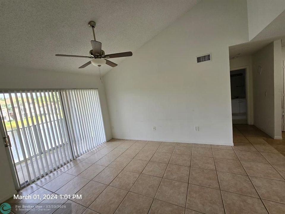 Active With Contract: $1,900 (1 beds, 1 baths, 618 Square Feet)