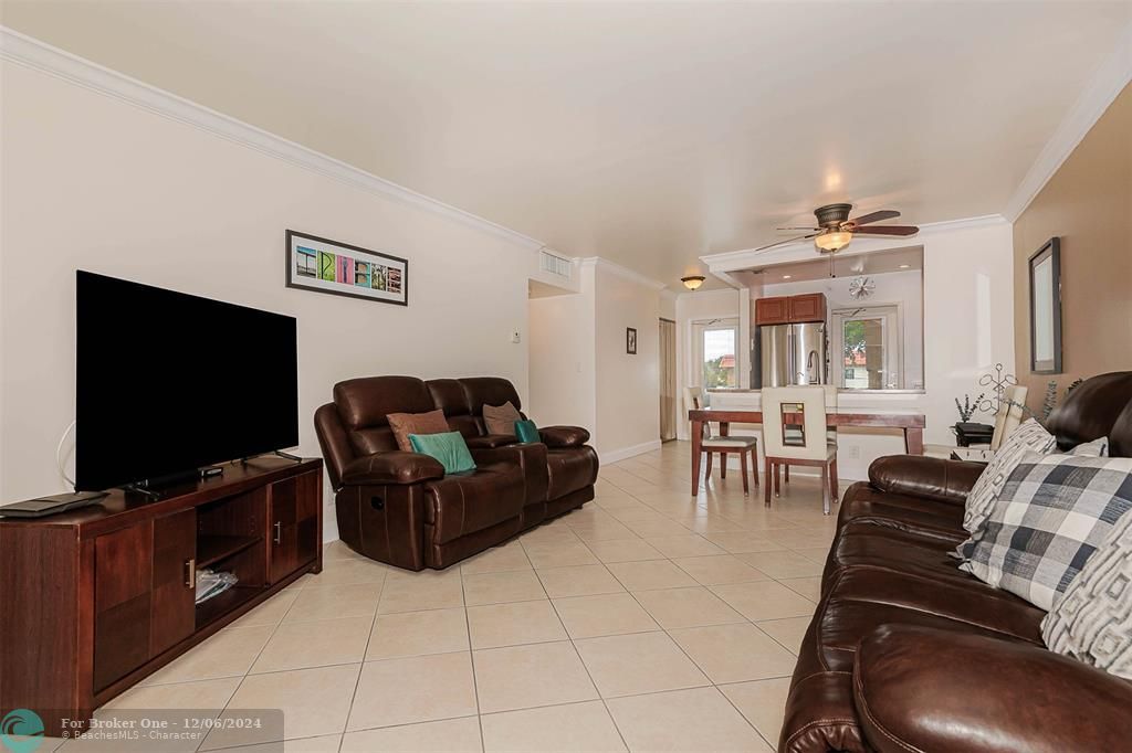 For Sale: $162,000 (2 beds, 2 baths, 944 Square Feet)