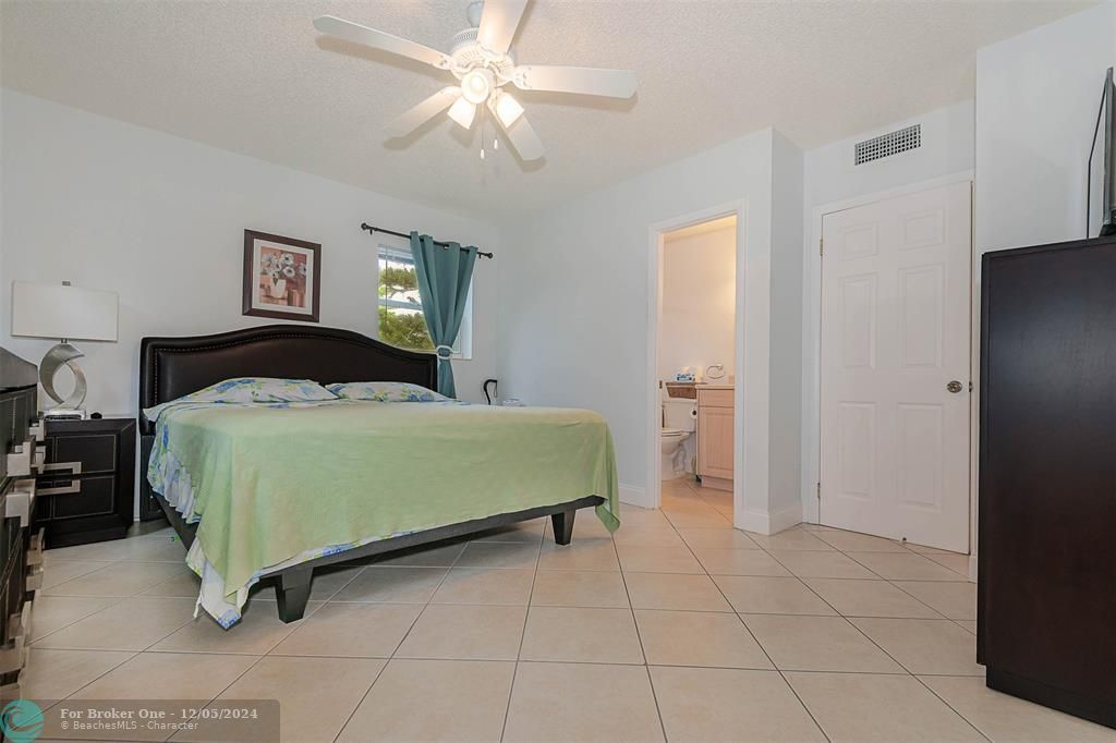 For Sale: $162,000 (2 beds, 2 baths, 944 Square Feet)