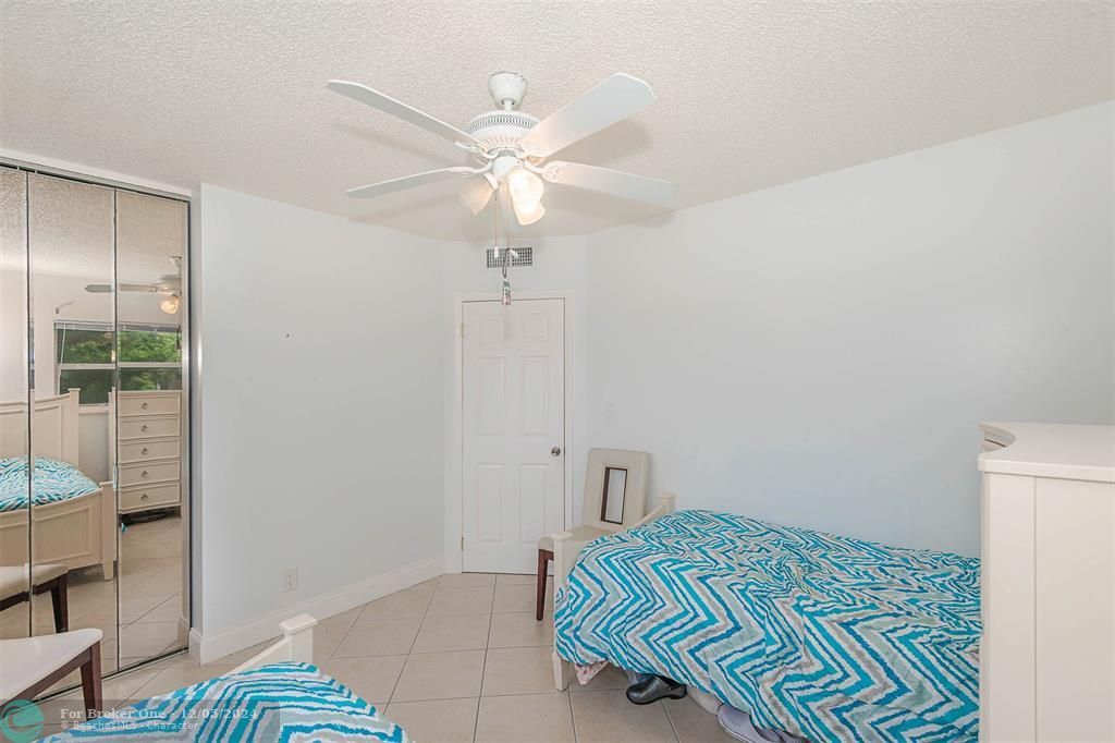 For Sale: $162,000 (2 beds, 2 baths, 944 Square Feet)