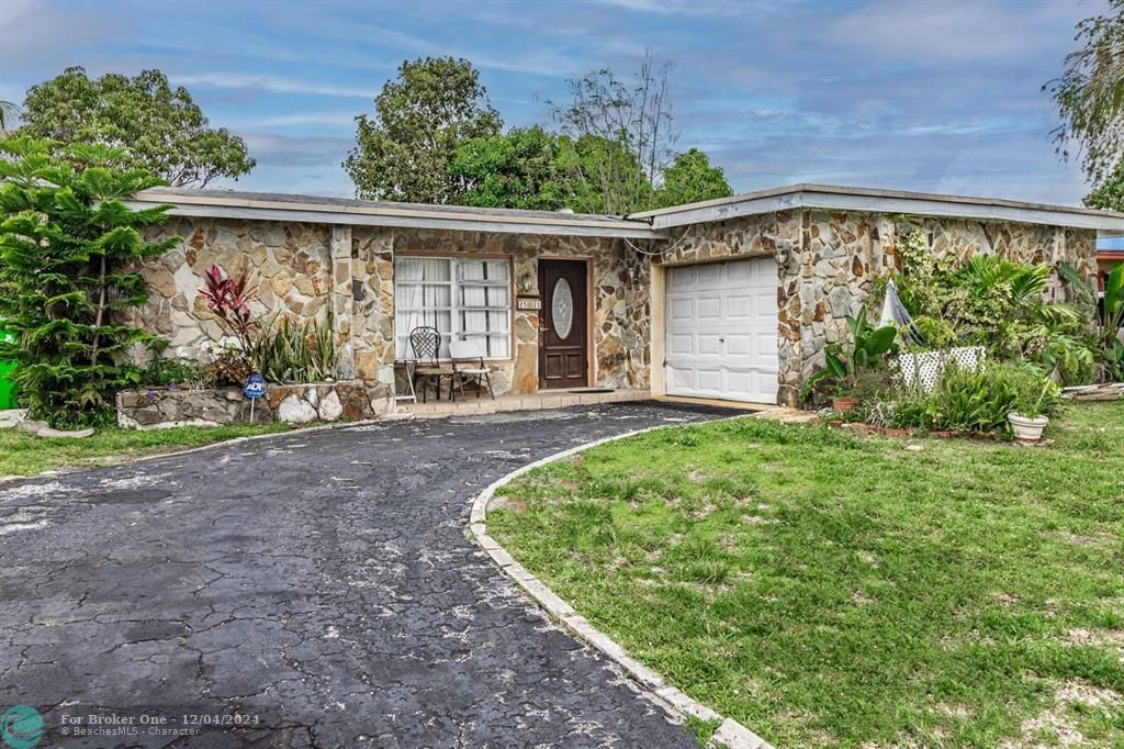 For Sale: $429,000 (3 beds, 2 baths, 1562 Square Feet)