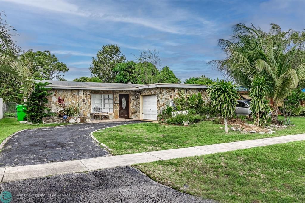 For Sale: $429,000 (3 beds, 2 baths, 1562 Square Feet)