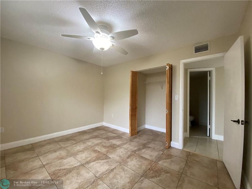 For Rent: $1,850 (2 beds, 2 baths, 944 Square Feet)