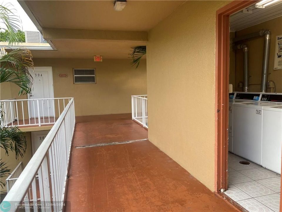 For Rent: $1,850 (2 beds, 2 baths, 944 Square Feet)