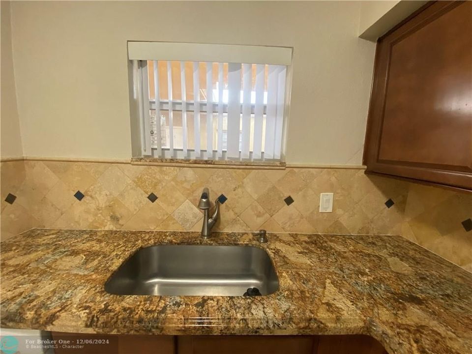 For Rent: $1,850 (2 beds, 2 baths, 944 Square Feet)