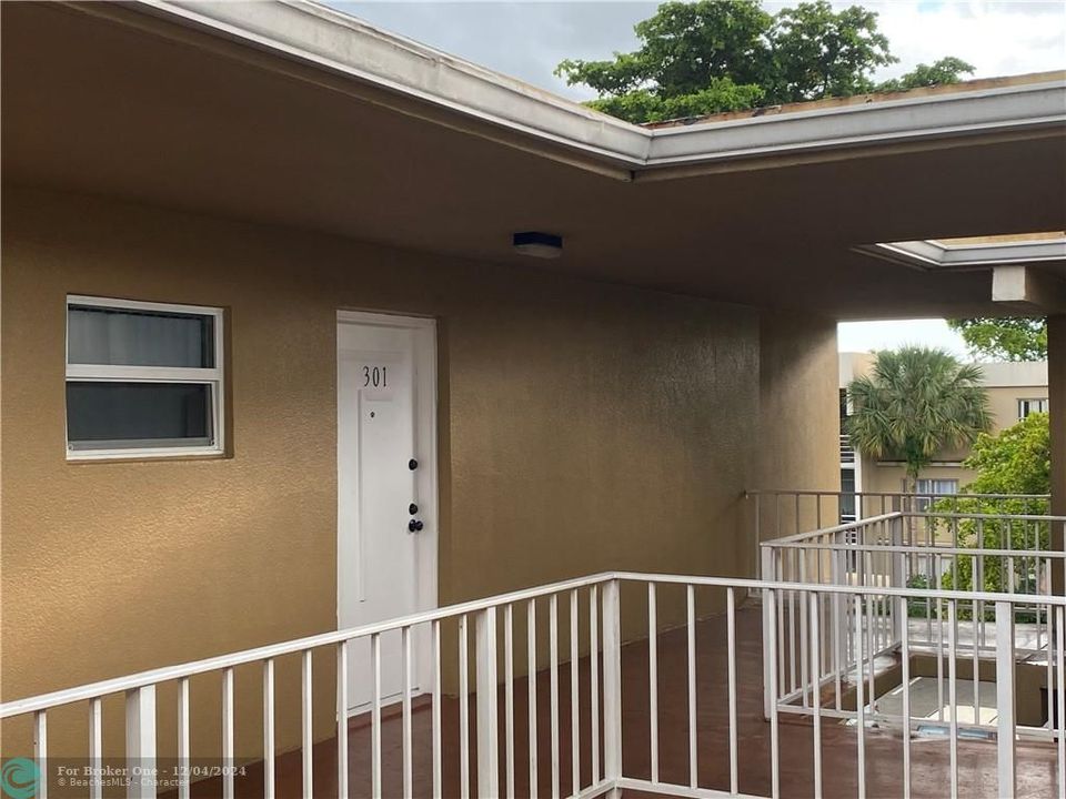 For Rent: $1,850 (2 beds, 2 baths, 944 Square Feet)