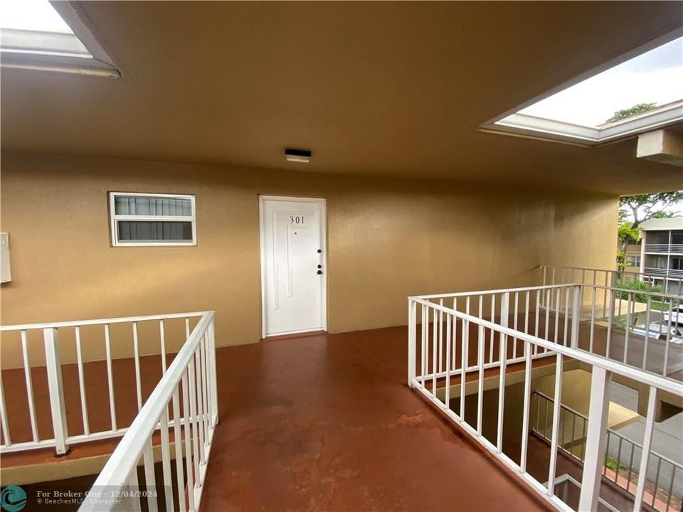 For Rent: $1,850 (2 beds, 2 baths, 944 Square Feet)