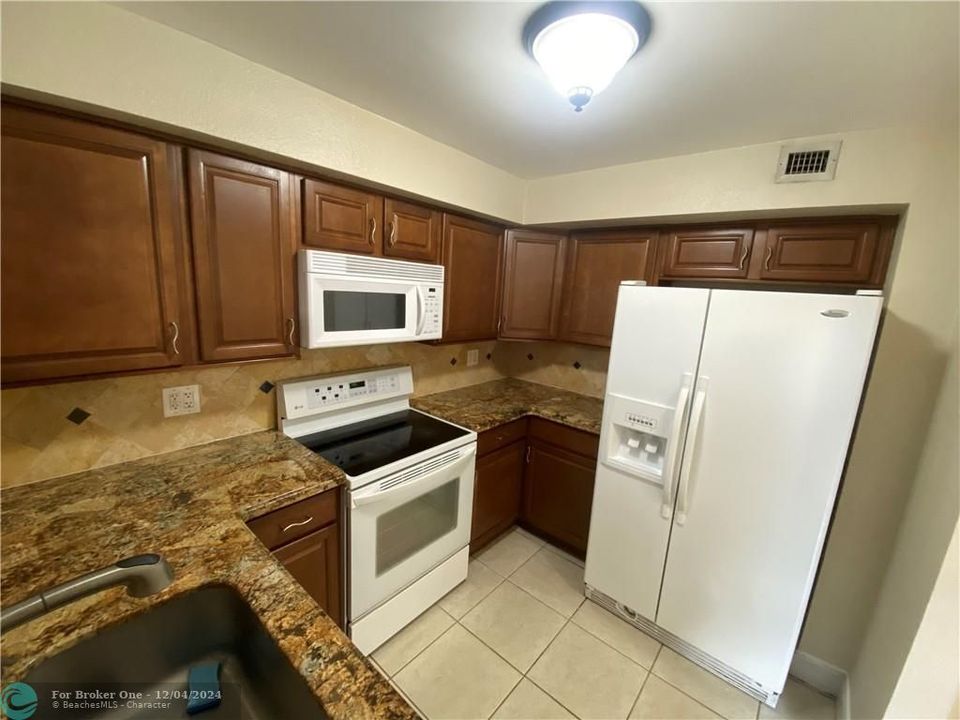 For Rent: $1,850 (2 beds, 2 baths, 944 Square Feet)