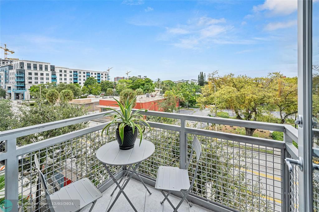 For Sale: $775,000 (2 beds, 2 baths, 1569 Square Feet)