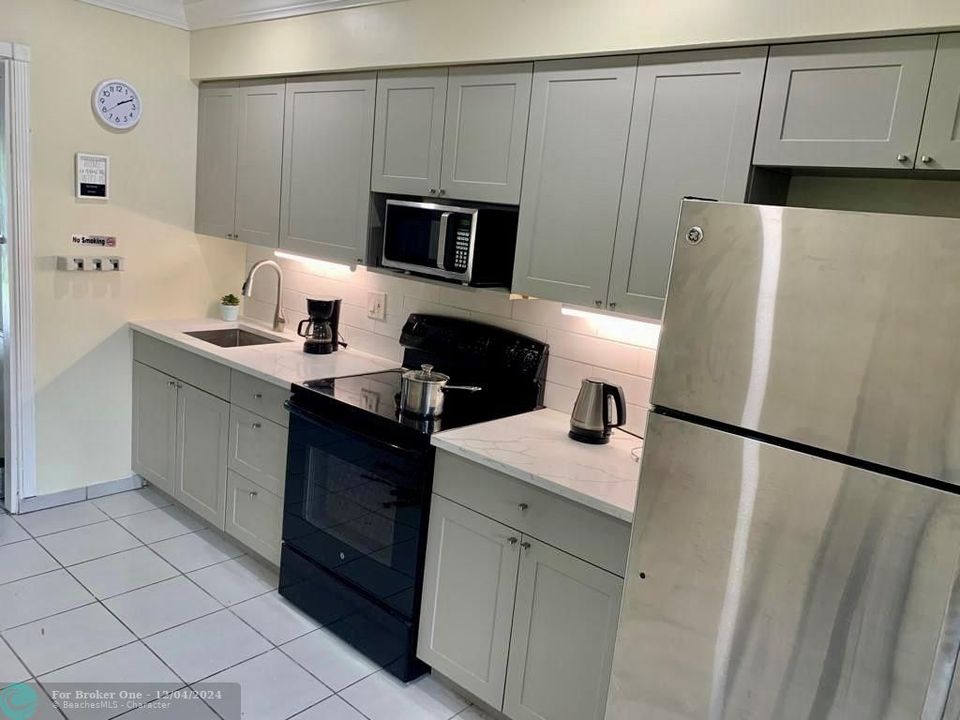 For Rent: $2,275 (1 beds, 1 baths, 900 Square Feet)