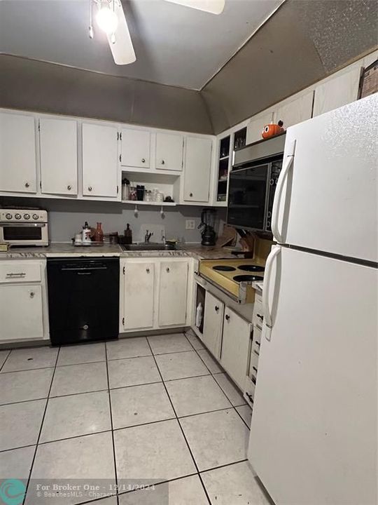 For Sale: $209,000 (2 beds, 2 baths, 1110 Square Feet)