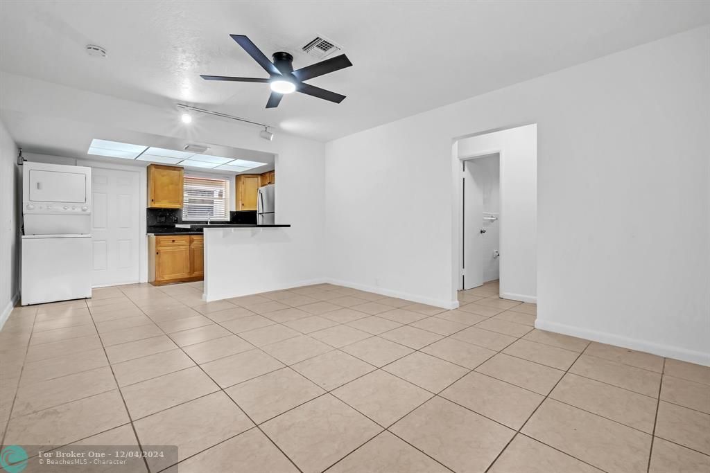 For Sale: $2,100 (2 beds, 2 baths, 1496 Square Feet)