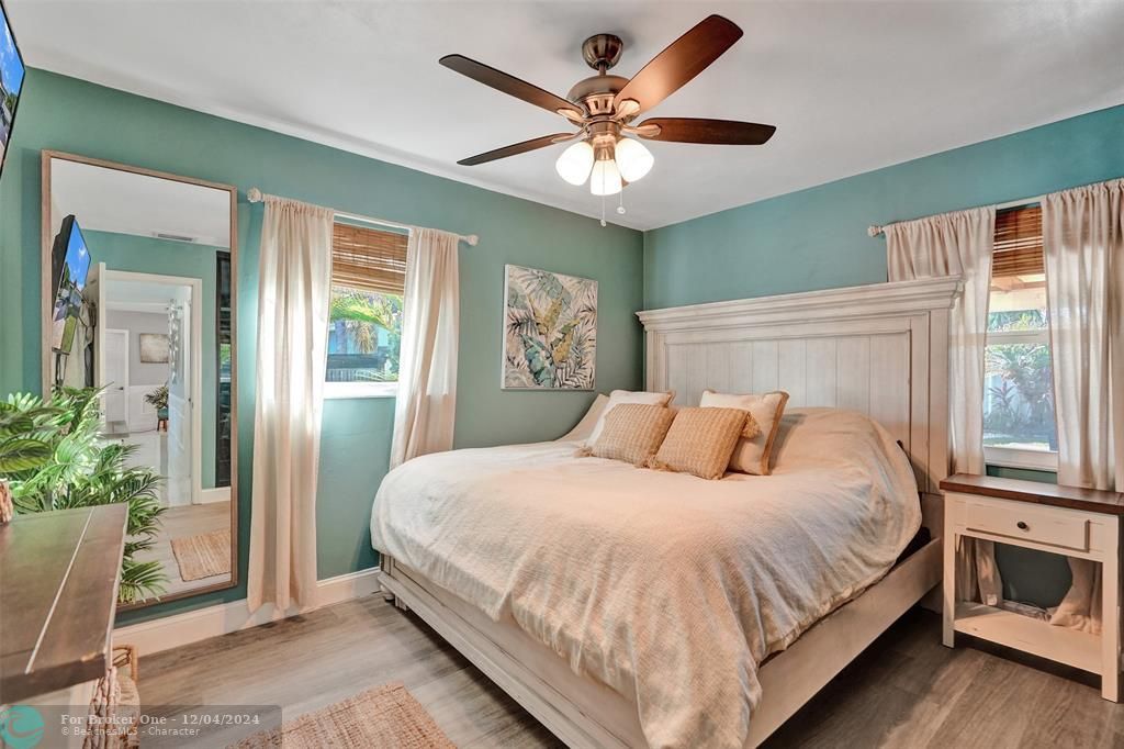 For Sale: $435,000 (2 beds, 1 baths, 1110 Square Feet)