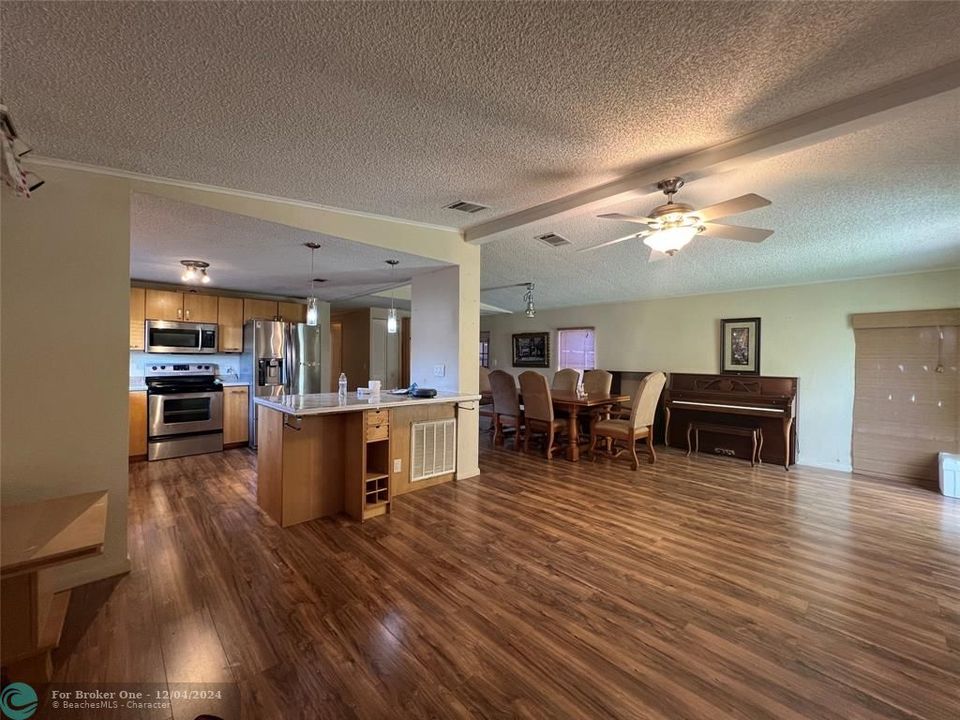 For Sale: $264,500 (2 beds, 2 baths, 1152 Square Feet)