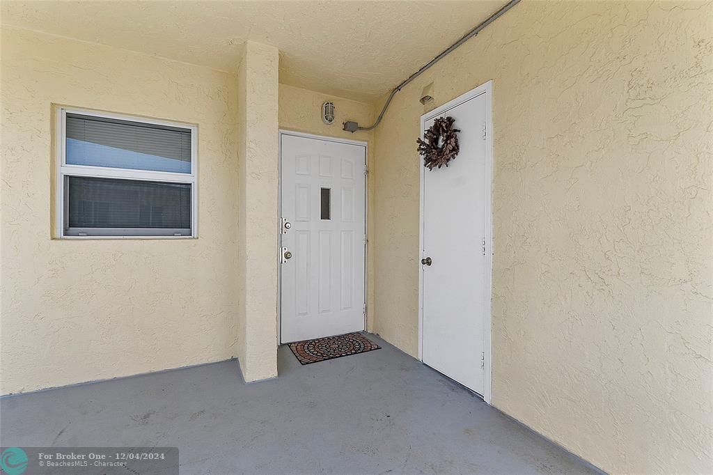 For Sale: $384,900 (2 beds, 2 baths, 1200 Square Feet)