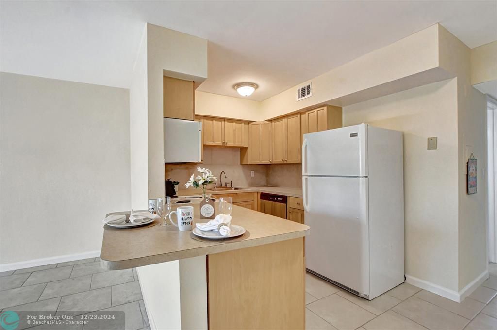 For Rent: $1,995 (1 beds, 1 baths, 839 Square Feet)