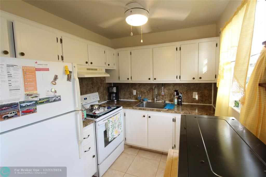 For Sale: $130,000 (2 beds, 1 baths, 828 Square Feet)