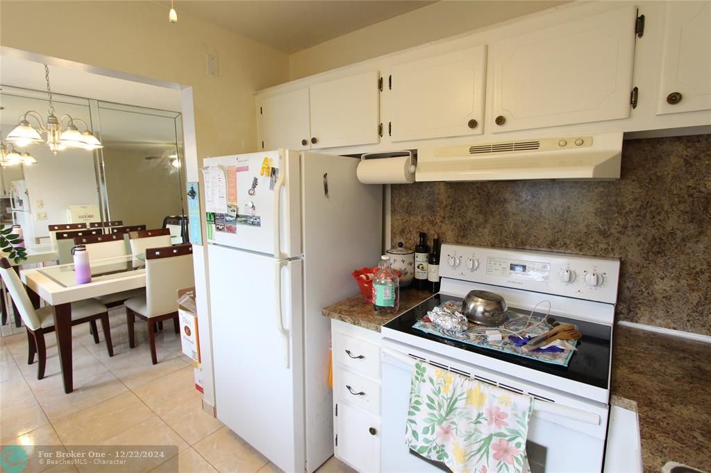 For Sale: $130,000 (2 beds, 1 baths, 828 Square Feet)