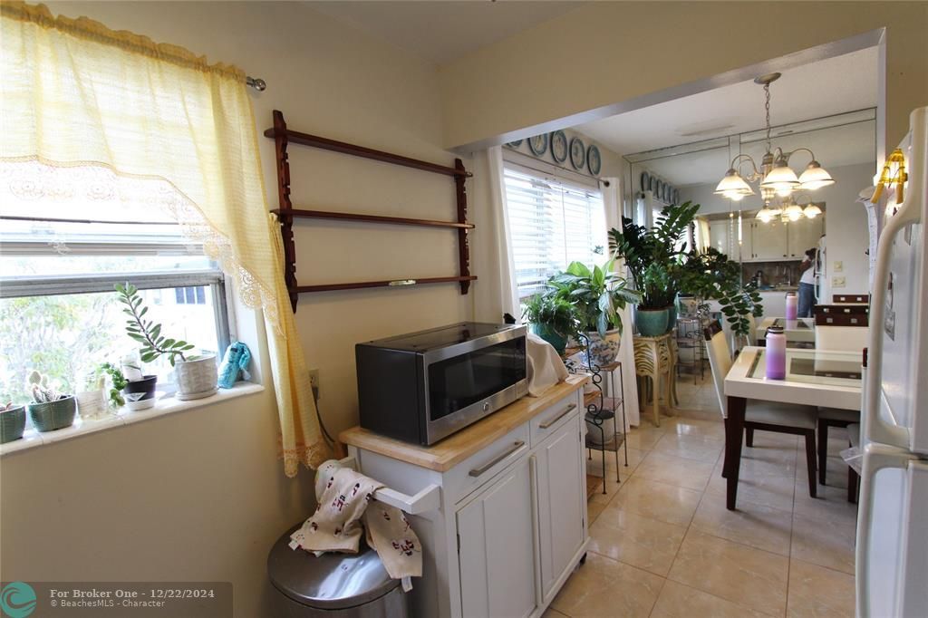 For Sale: $130,000 (2 beds, 1 baths, 828 Square Feet)