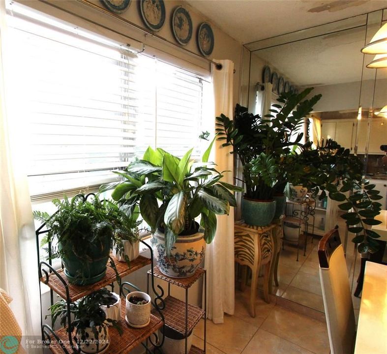 For Sale: $130,000 (2 beds, 1 baths, 828 Square Feet)