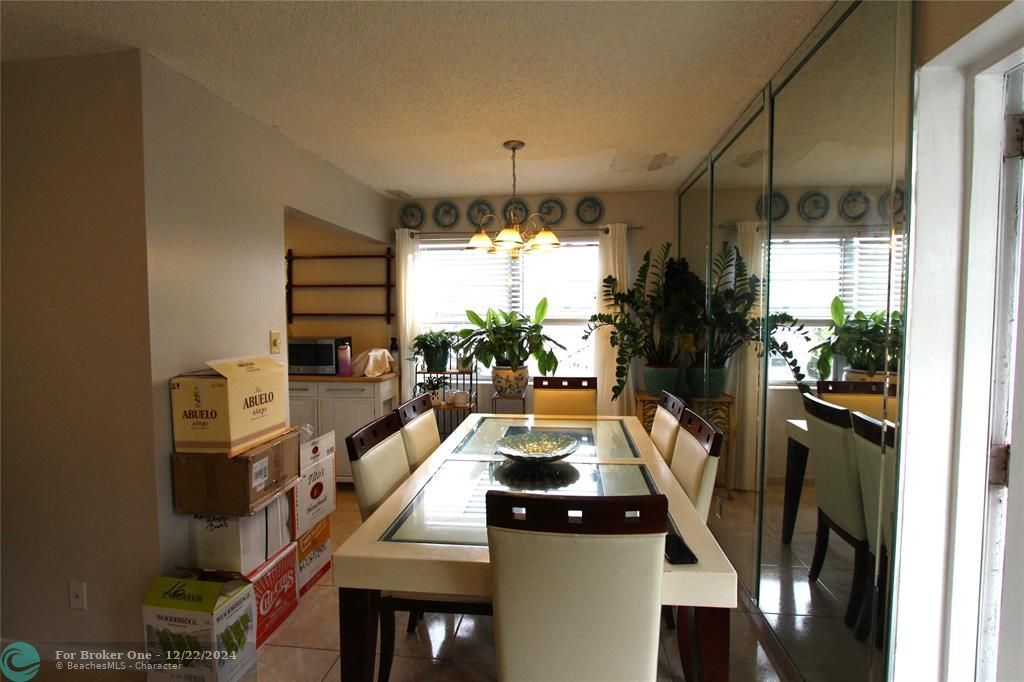 For Sale: $130,000 (2 beds, 1 baths, 828 Square Feet)