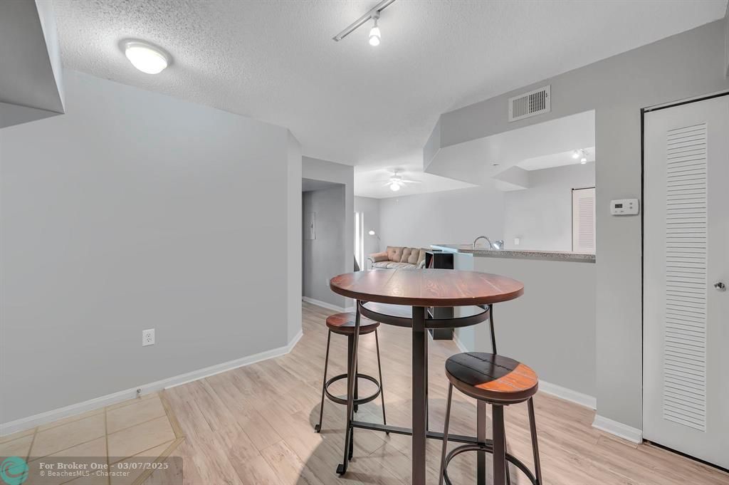 For Sale: $209,000 (1 beds, 1 baths, 802 Square Feet)