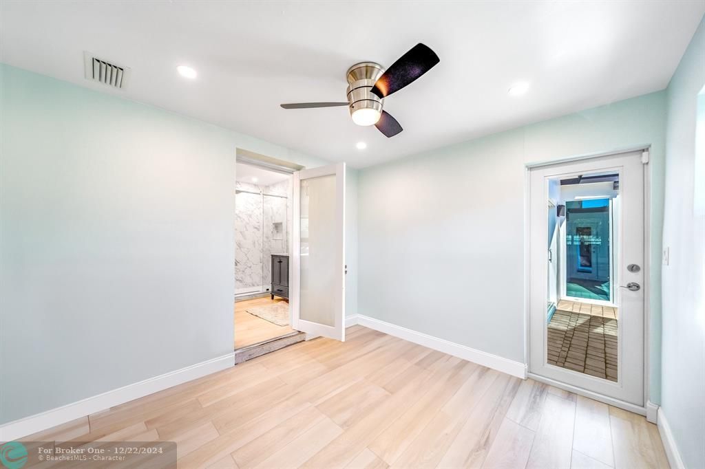 Active With Contract: $899,000 (3 beds, 2 baths, 2213 Square Feet)