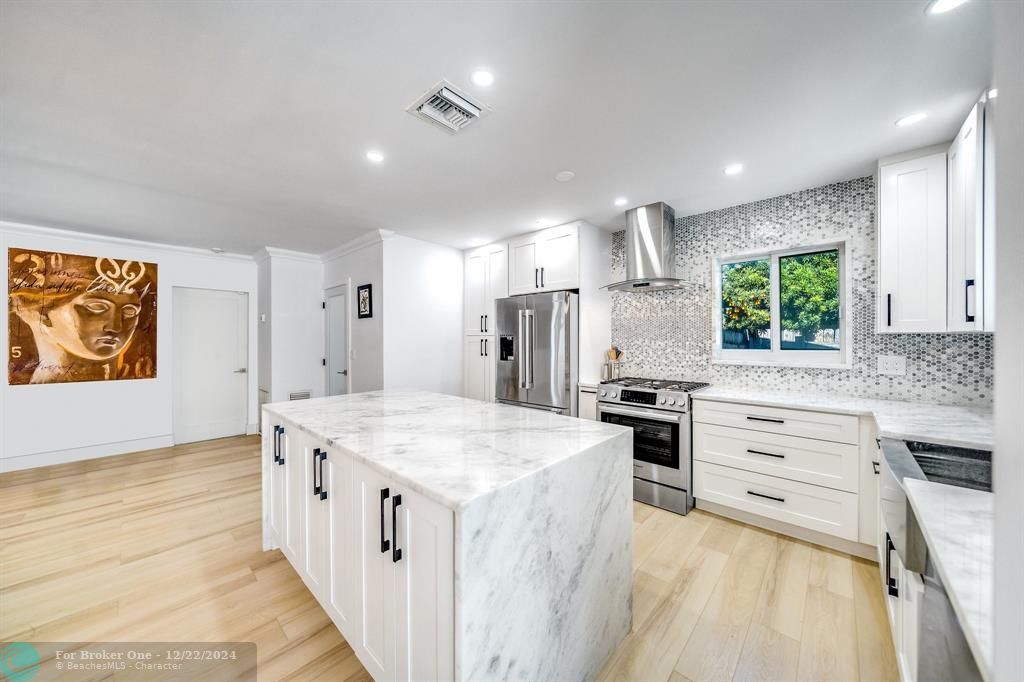 Active With Contract: $899,000 (3 beds, 2 baths, 2213 Square Feet)