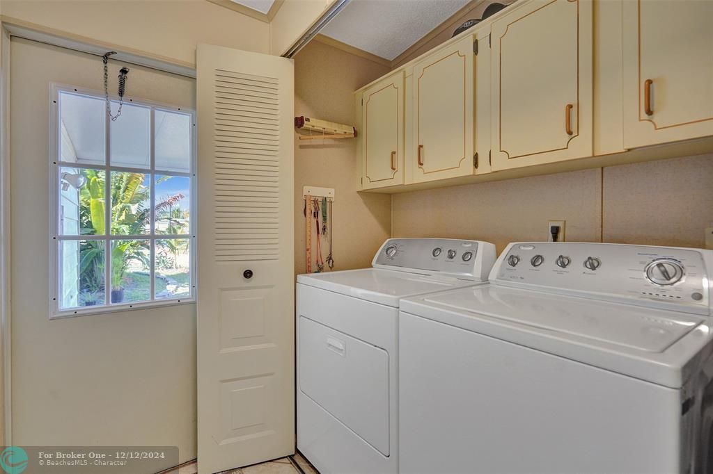 For Sale: $324,900 (2 beds, 2 baths, 1760 Square Feet)