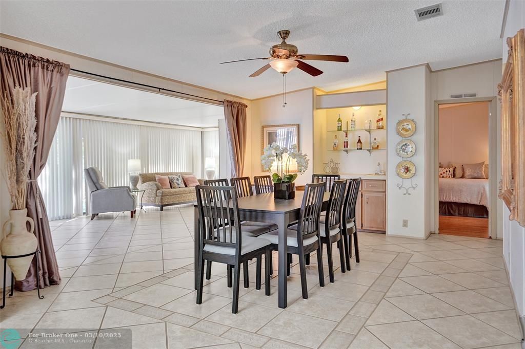 For Sale: $324,900 (2 beds, 2 baths, 1760 Square Feet)