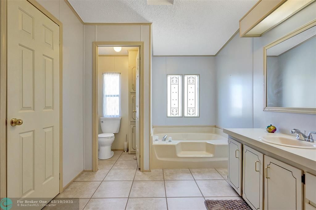 For Sale: $324,900 (2 beds, 2 baths, 1760 Square Feet)