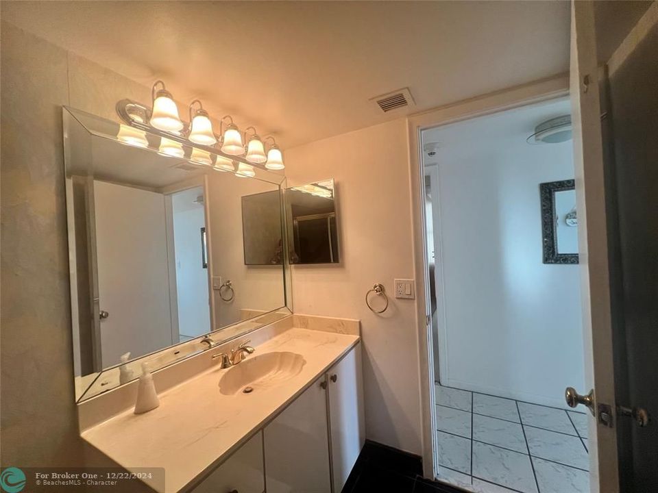 For Rent: $2,800 (2 beds, 2 baths, 1150 Square Feet)