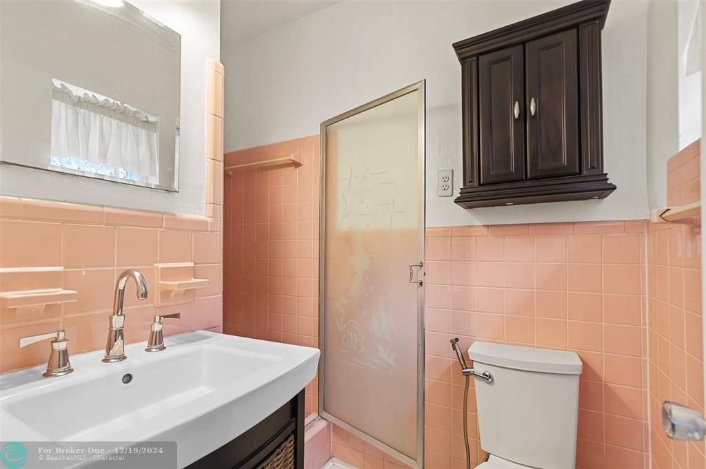 For Rent: $3,700 (3 beds, 2 baths, 1384 Square Feet)