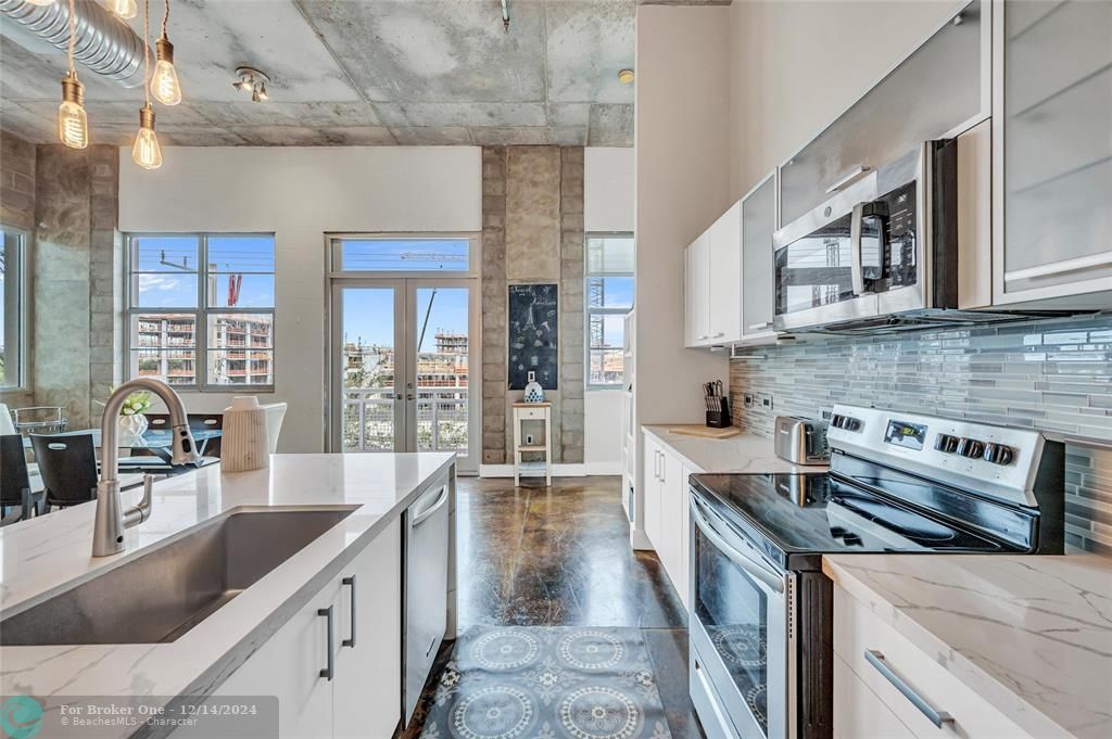 For Sale: $560,000 (1 beds, 1 baths, 1178 Square Feet)